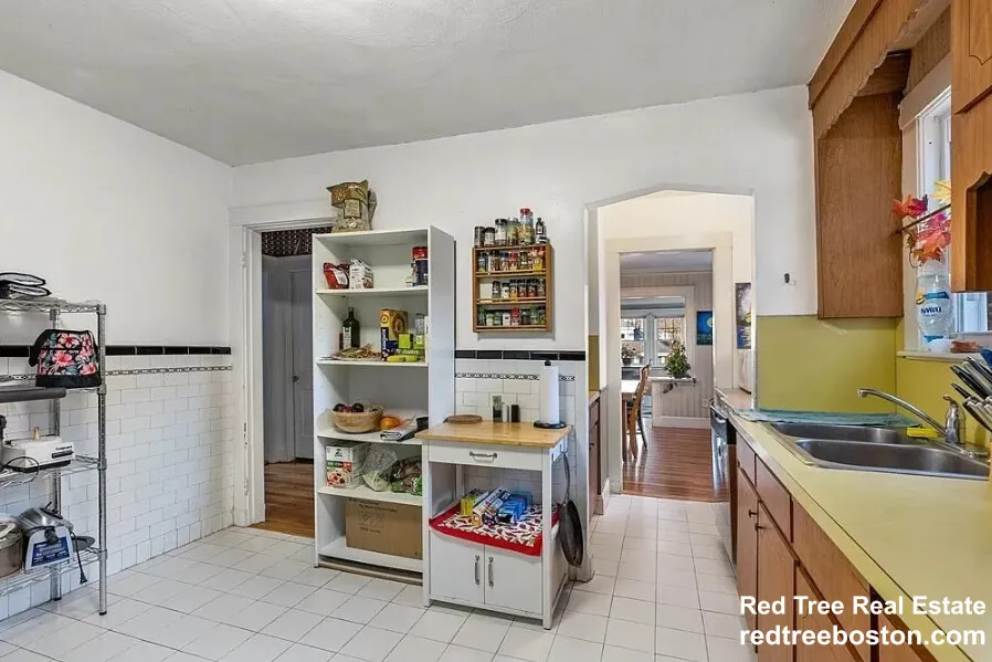 3.5 bed, 1 bath apartment for rent at 88 Colborne Rd Unit 2, Brighton — photo 6 of 14