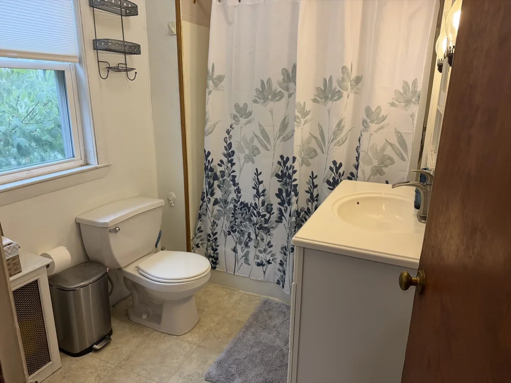 4 bed, 2 bath apartment for rent at 88 Concord Ave Unit 2, Union Square — photo 6 of 9