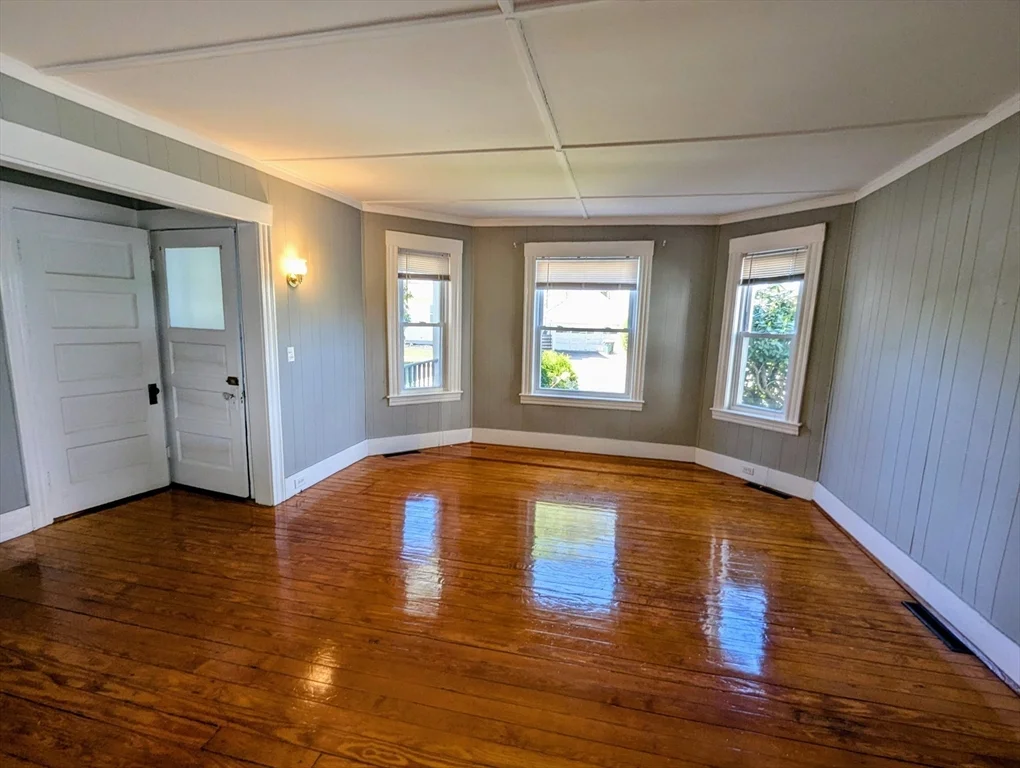 2 bed, 1 bath apartment for rent at 88 Crescent Unit 1, Franklin — photo 5 of 16
