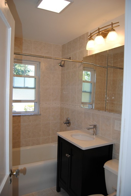 2 bed, 1 bath apartment for rent at 88 Dalton St Unit 1, Belmont — photo 11 of 16