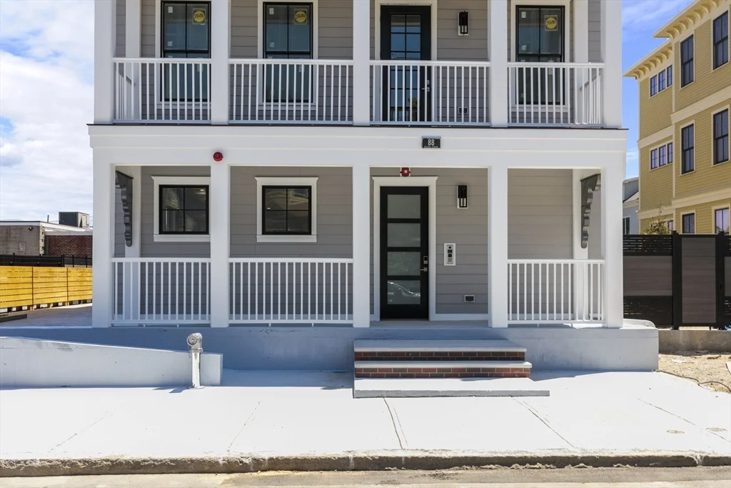 3 bed, 2 bath apartment for rent at 88 Dover St Unit 1, Davis Square — photo 1 of 31