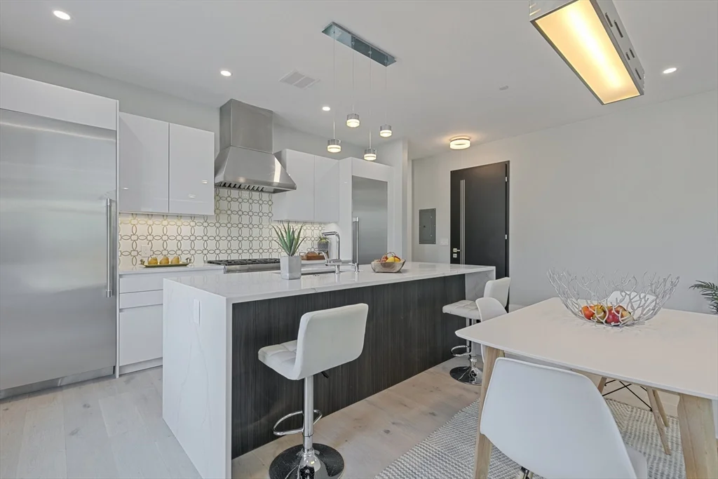 3 bed, 2 bath apartment for rent at 88 Dover St Unit 1, Davis Square — photo 3 of 31