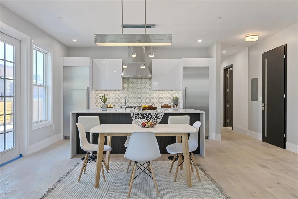 3 bed, 2 bath apartment for rent at 88 Dover St Unit 1, Davis Square — photo 2 of 31