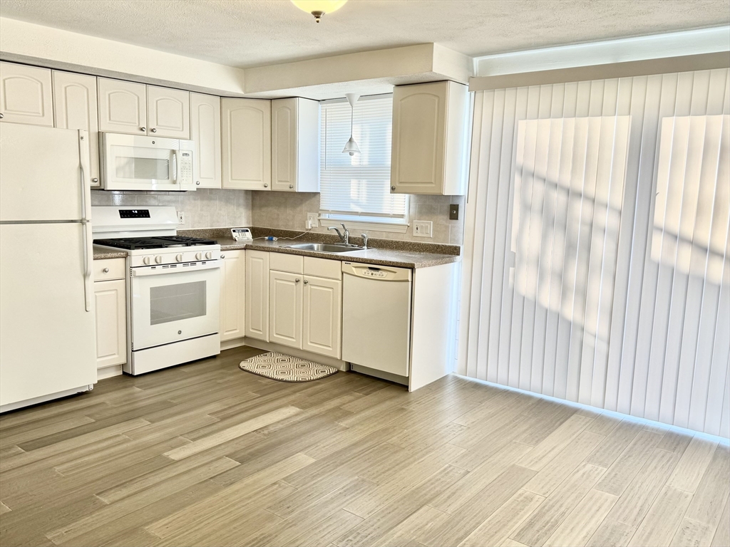 1 bed, 1 bath apartment for rent at 88 Eustis St Unit 1, Revere — photo 2 of 9