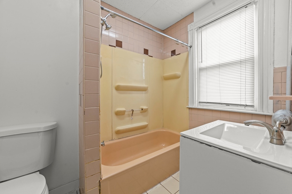 1 bed, 1 bath apartment for rent at 88 Florence St Unit 1, Everett — photo 5 of 9