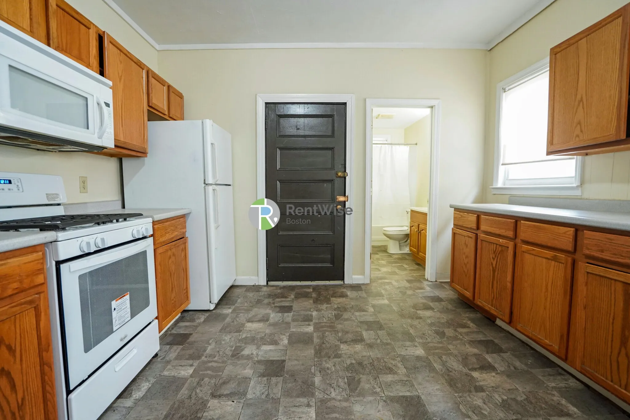 4 bed, 2 bath apartment for rent at 88 Garden St Unit 2, Neighborhood Nine — photo 4 of 23