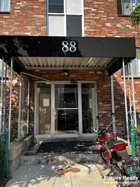 2 bed, 1 bath apartment for rent at 88 Gardner St Unit 11, Allston — photo 5 of 5