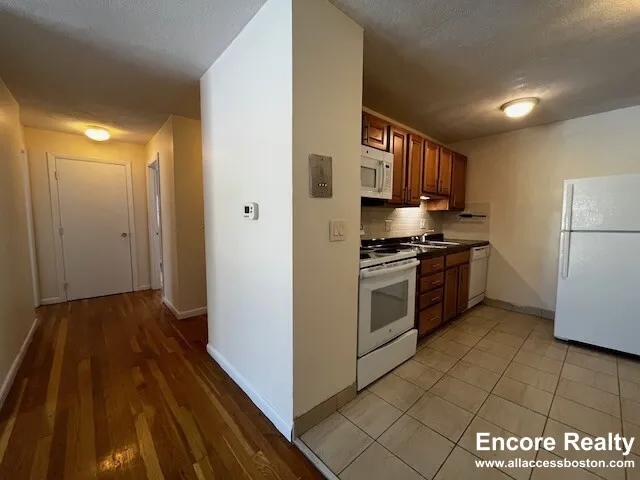 2 bed, 1 bath apartment for rent at 88 Gardner St Unit 12, Allston — photo 4 of 14