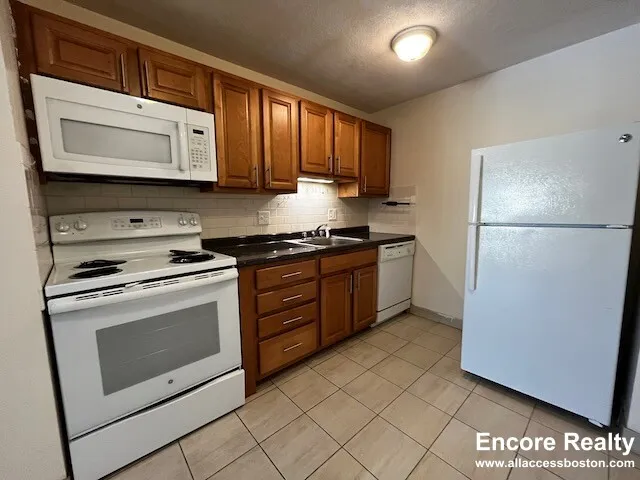 2 bed, 1 bath apartment for rent at 88 Gardner St Unit 12, Allston