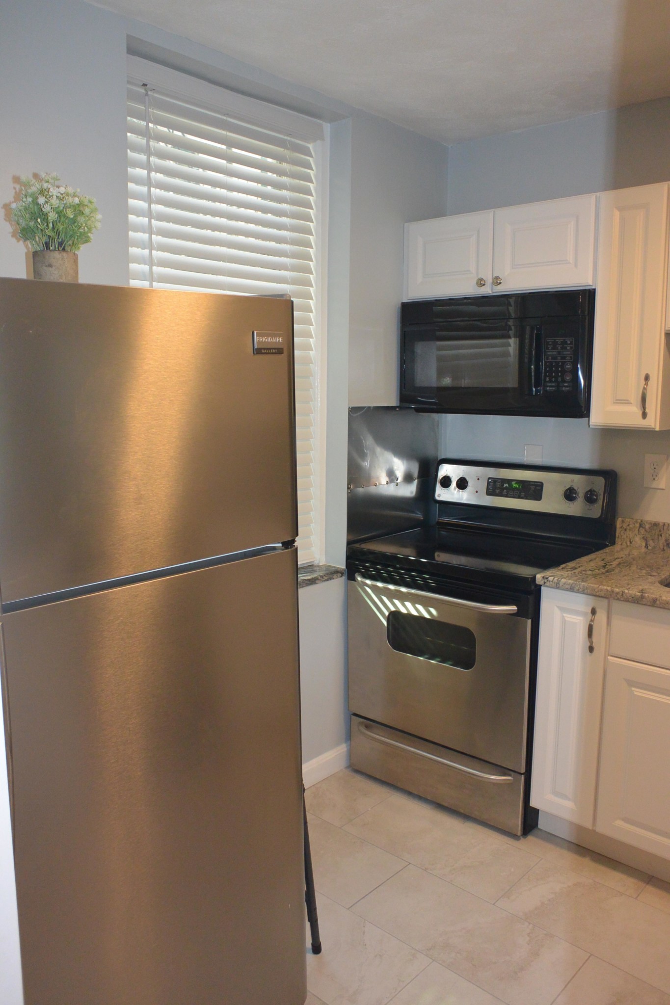 3 bed, 2 bath apartment for rent at 88 Gordon St Unit 203, Brighton — photo 3 of 16