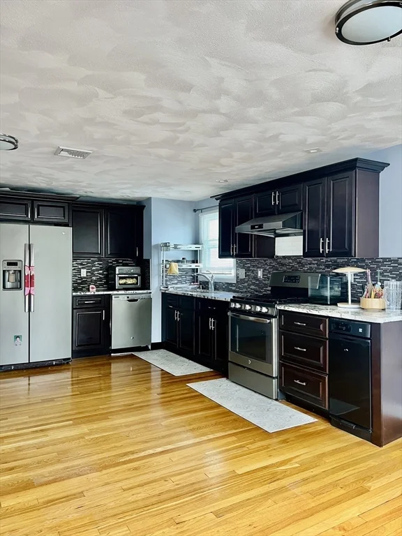 4 bed, 2 bath apartment for rent at 88 Grover St, Everett — photo 2 of 21