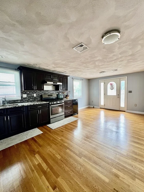 4 bed, 2 bath apartment for rent at 88 Grover St, Everett — photo 3 of 21