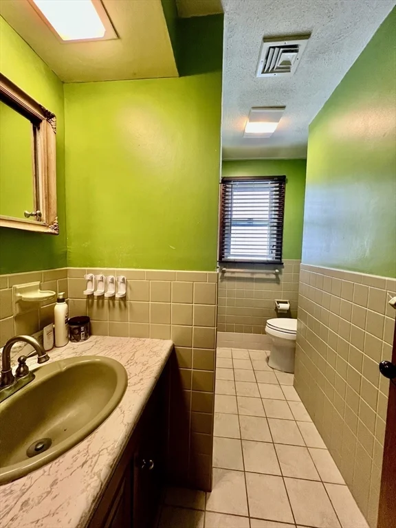 4 bed, 2 bath apartment for rent at 88 Grover St, Everett — photo 9 of 21