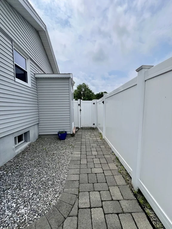 4 bed, 2 bath apartment for rent at 88 Grover St, Everett — photo 18 of 21
