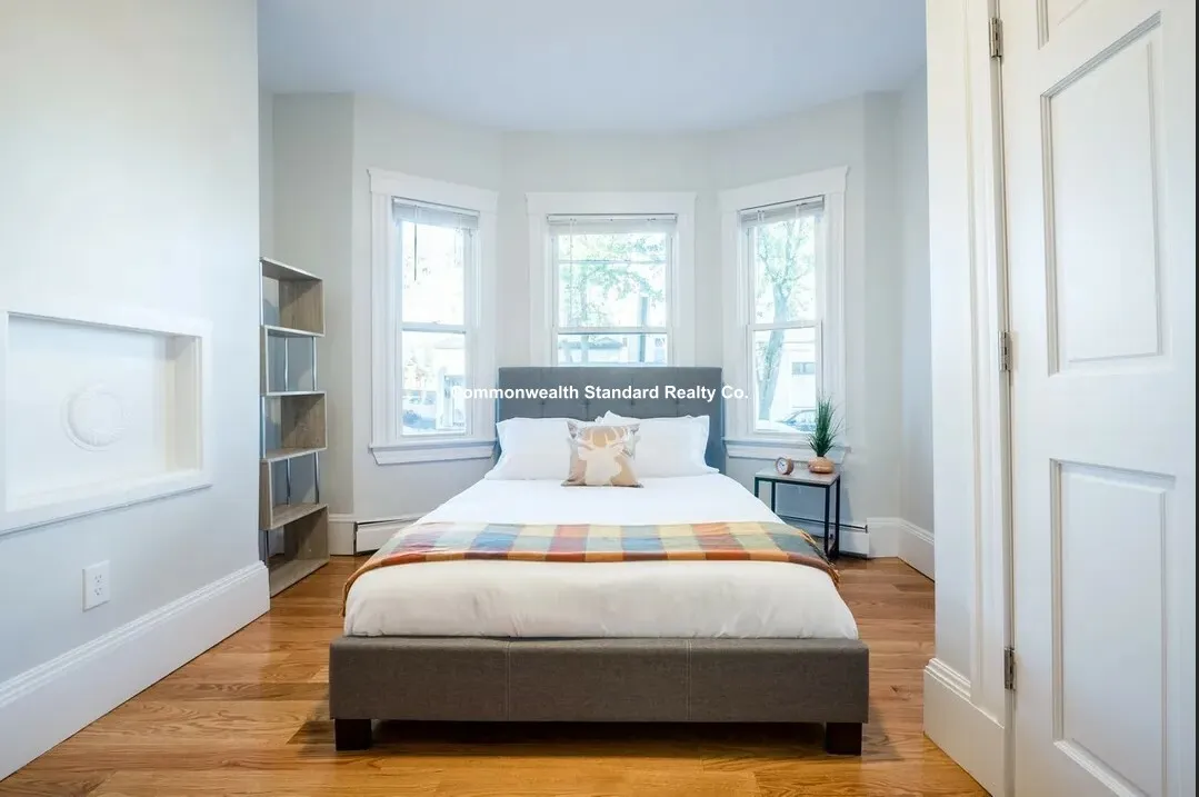 3 bed, 1 bath apartment for rent at 88 Hampshire St Unit 1, The Port — photo 14 of 31