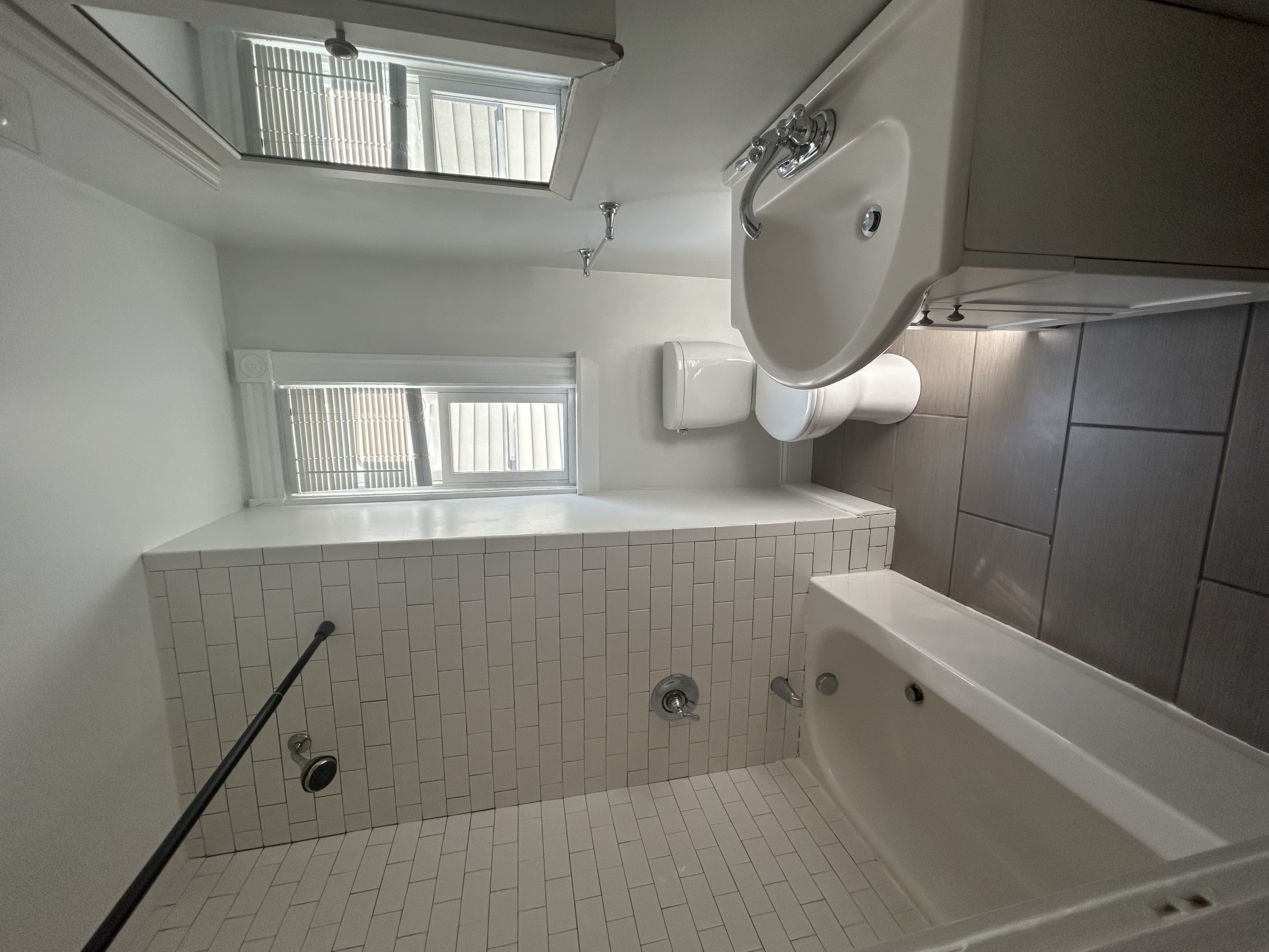 3 bed, 1 bath apartment for rent at 88 Hampshire St Unit 3, The Port — photo 11 of 14