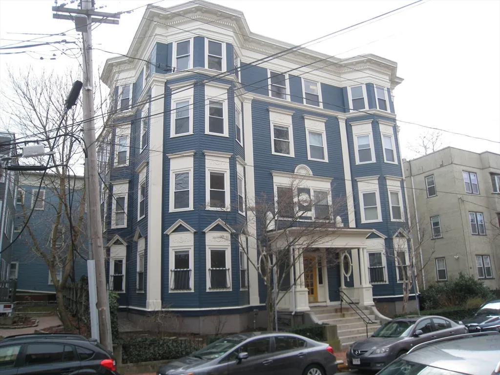 2 bed, 1 bath apartment for rent at 88 Hancock St Unit 2, Mid-Cambridge
