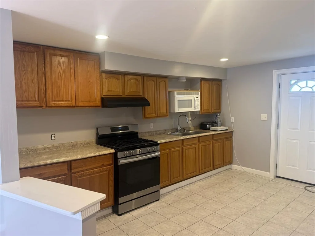 2 bed, 1 bath apartment for rent at 88 Harrison St Unit 2, Fall River — photo 2 of 13