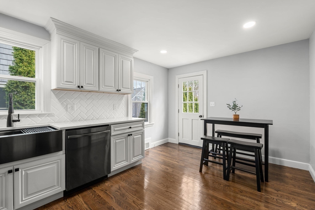 3 bed, 1.5 bath apartment for rent at 88 Highland Ave Unit 1, Watertown — photo 4 of 20