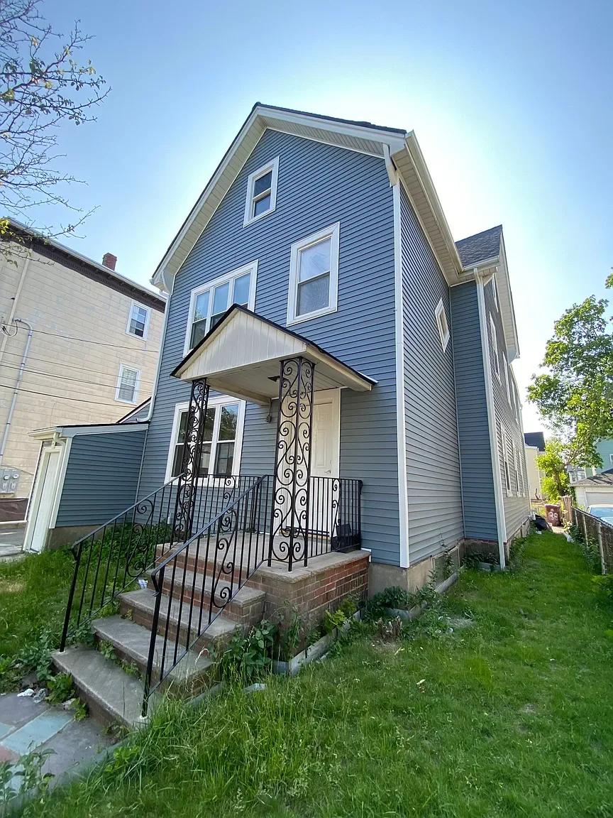 5 bed, 1 bath apartment for rent at 88 Irving St Unit 1, Everett — photo 1 of 6