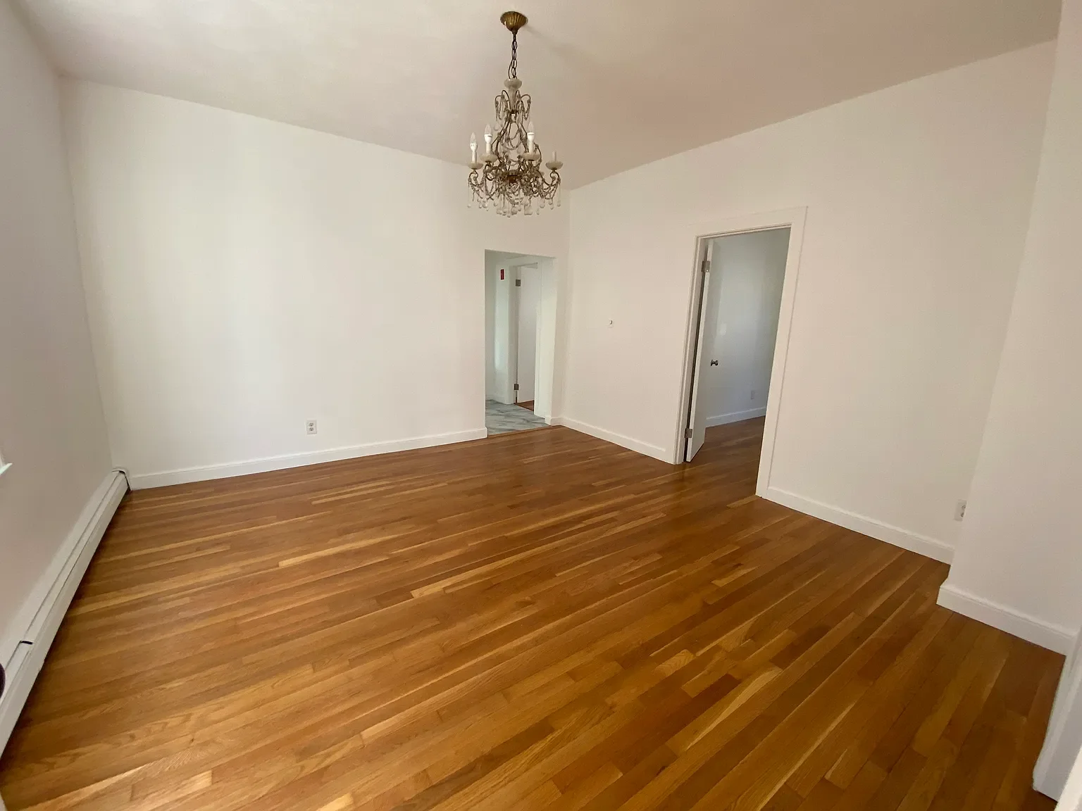 5 bed, 1 bath apartment for rent at 88 Irving St Unit 1, Everett — photo 2 of 6