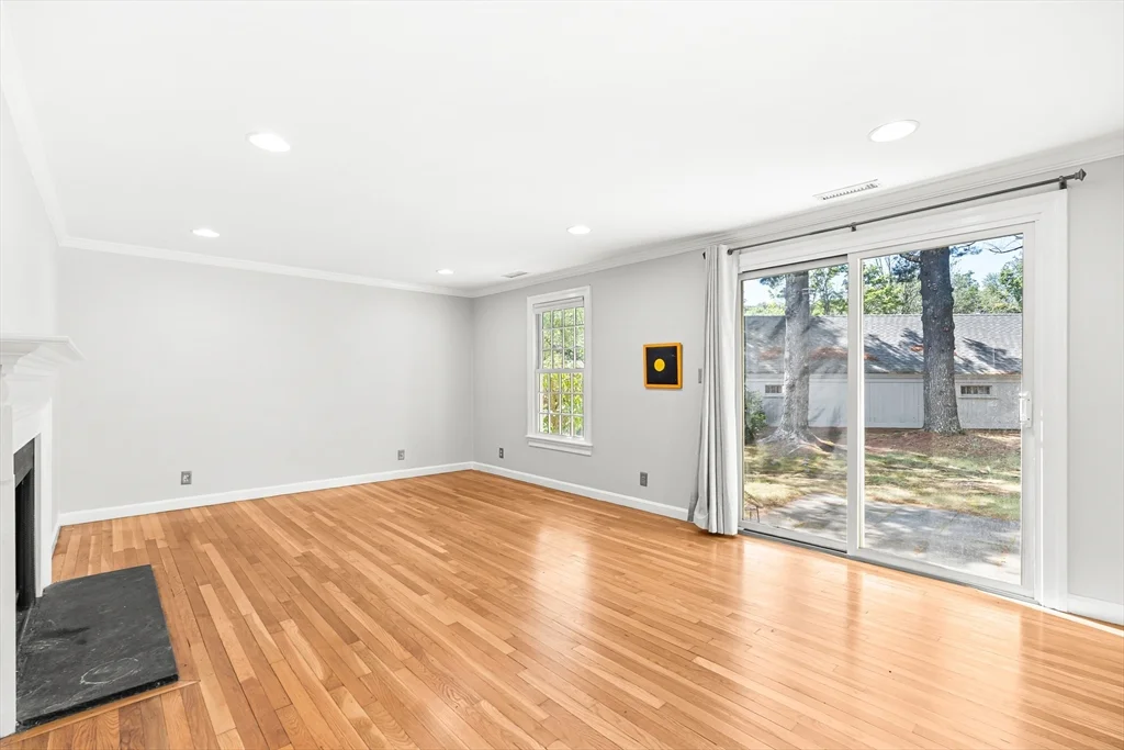 2 bed, 1 bath apartment for rent at 88 Jericho Rd Unit 88, Weston — photo 3 of 18