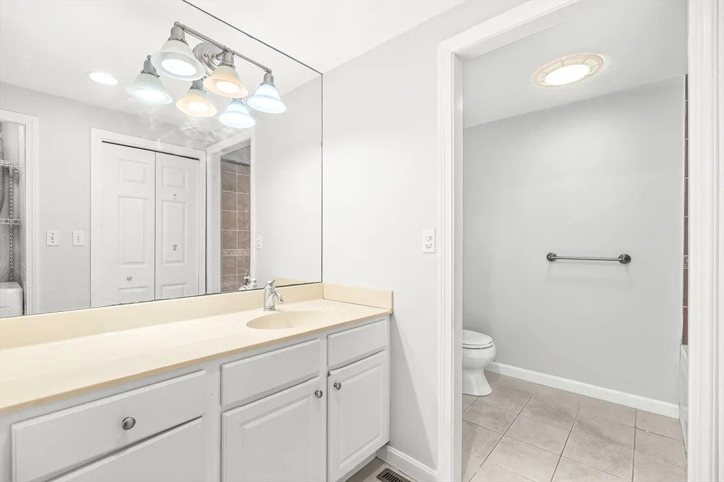 2 bed, 1 bath apartment for rent at 88 Jericho Rd Unit 88, Weston — photo 13 of 18