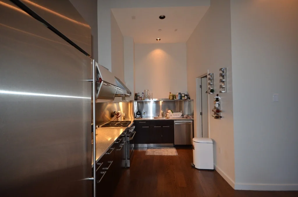 2 bed, 1 bath apartment for rent at 88 Kingston St Unit 1b, Boston Downtown — photo 3 of 10