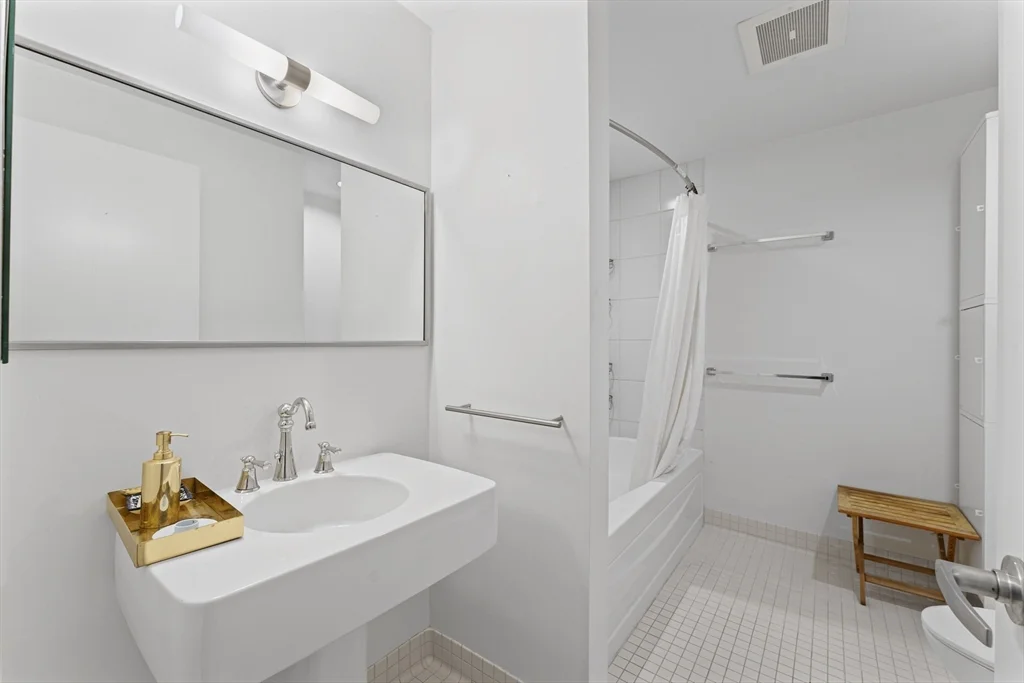 1 bed, 1 bath apartment for rent at 88 Kingston St Unit 1F, Midtown — photo 5 of 21