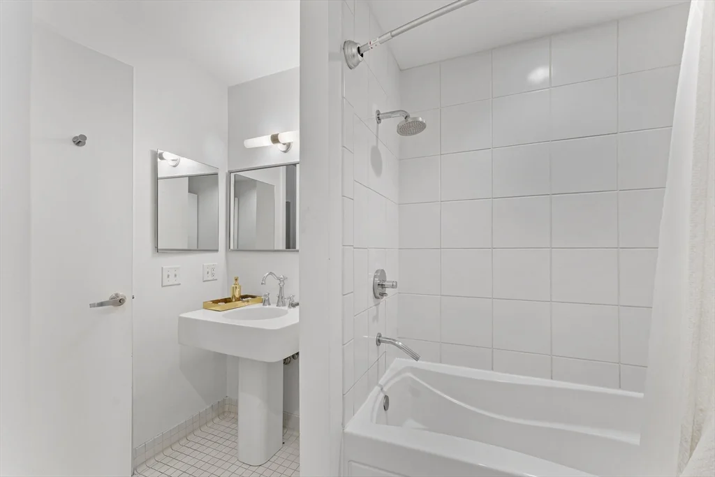 1 bed, 1 bath apartment for rent at 88 Kingston St Unit 1F, Midtown — photo 6 of 21