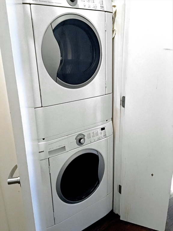 1 bed, 1 bath apartment for rent at 88 Kingston St Unit 4E, Midtown — photo 8 of 9