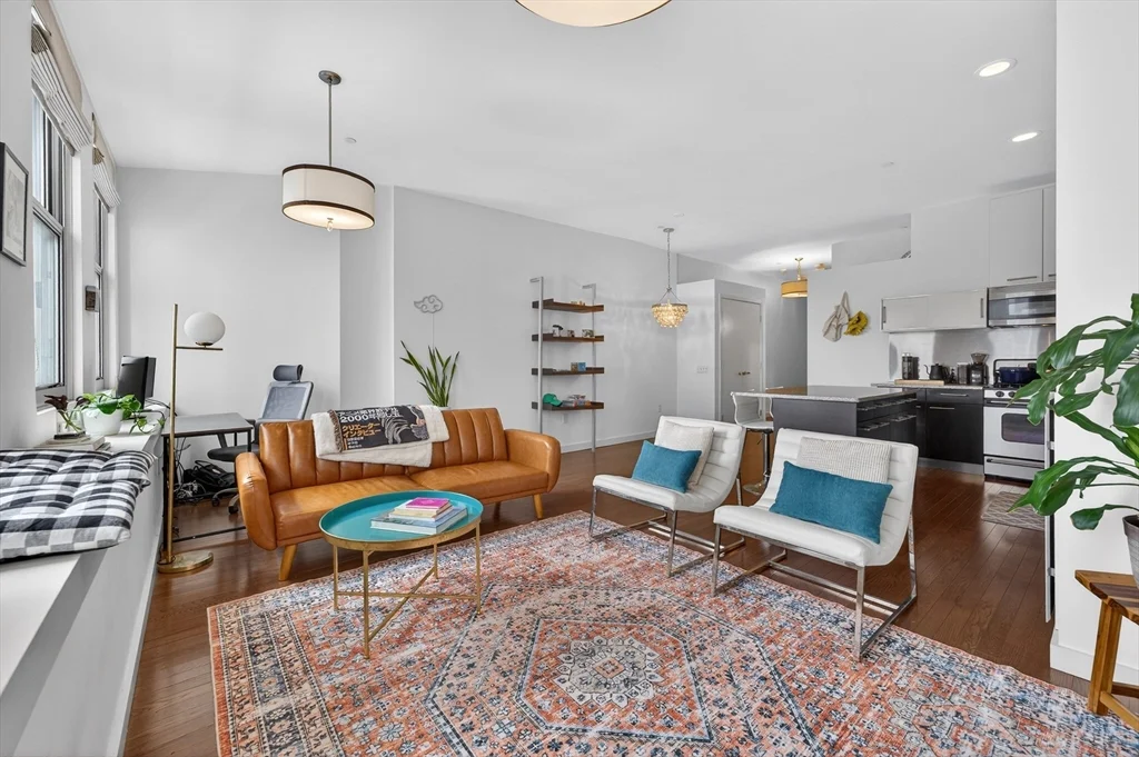 1 bed, 1 bath apartment for rent at 88 Kingston St Unit 6C, Midtown — photo 1 of 23