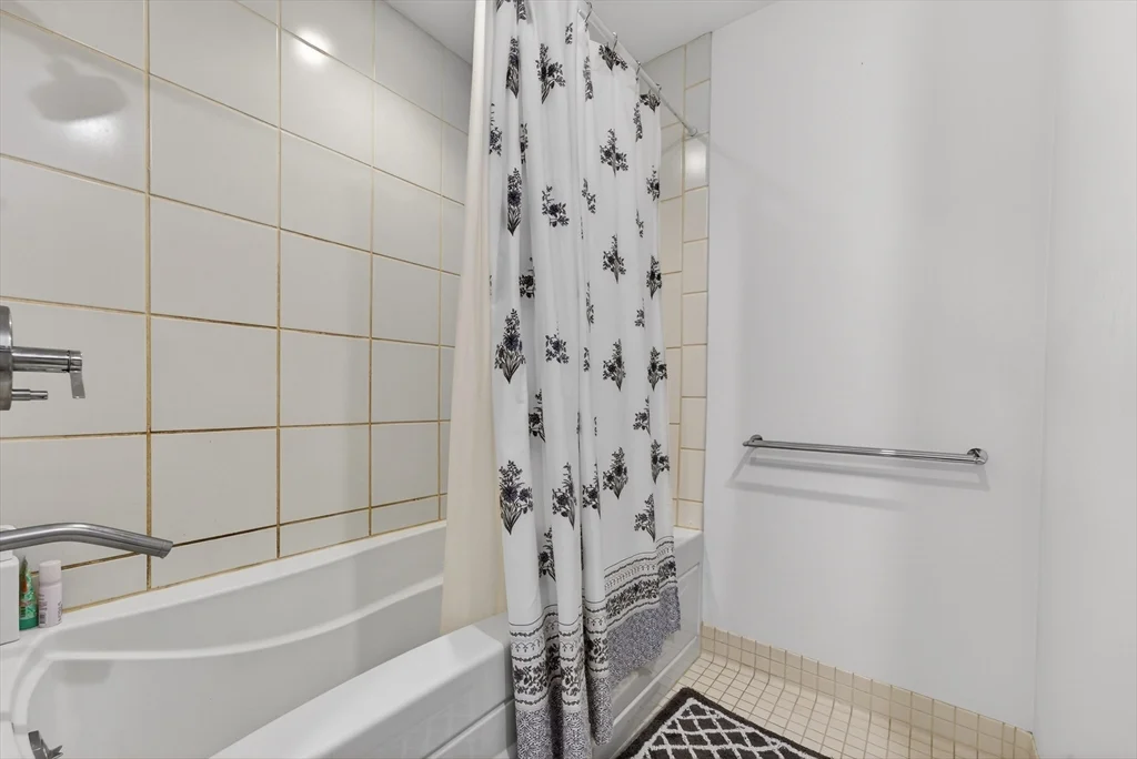 1 bed, 1 bath apartment for rent at 88 Kingston St Unit 6C, Midtown — photo 18 of 23