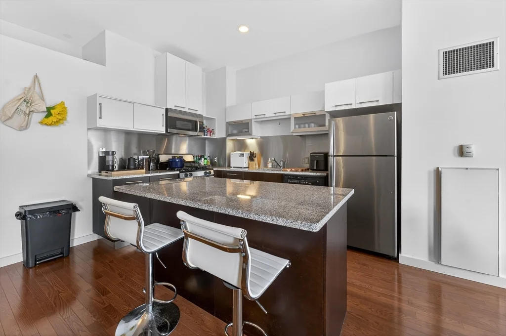 1 bed, 1 bath apartment for rent at 88 Kingston St Unit 6C, Midtown — photo 14 of 23