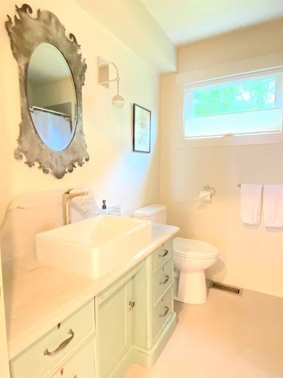 3 bed, 3 bath apartment for rent at 88 Little Neck Rd, Great Neck — photo 9 of 18