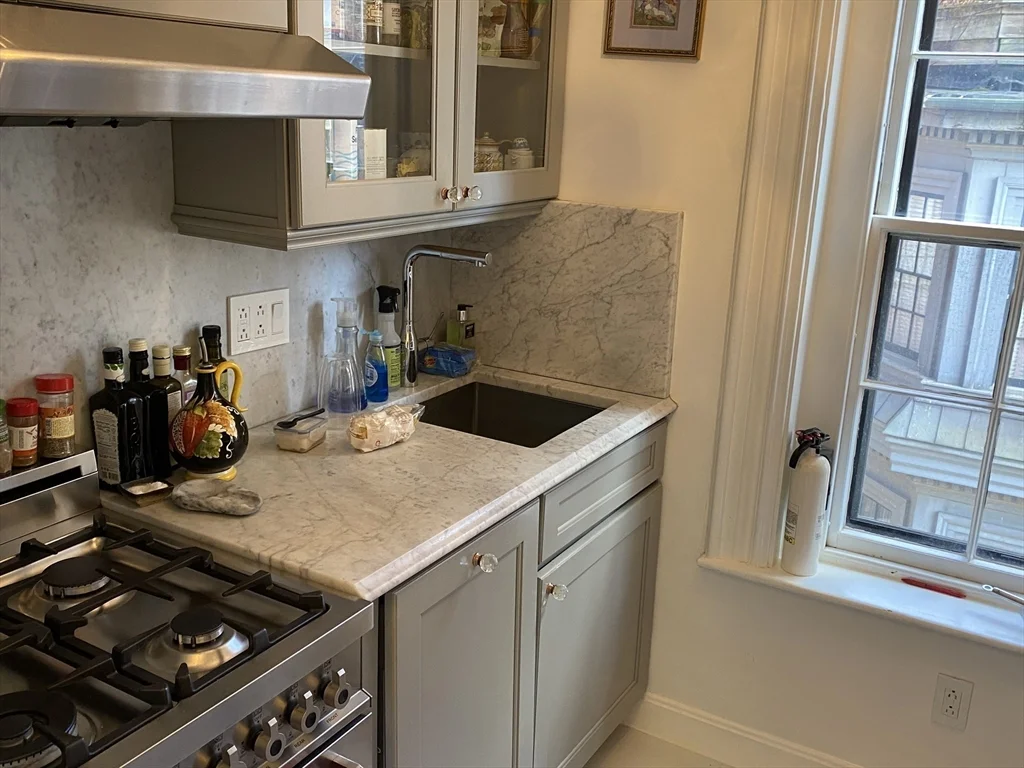 1 bed, 1 bath apartment for rent at 88 Mount Vernon Unit 32, Beacon Hill — photo 5 of 10
