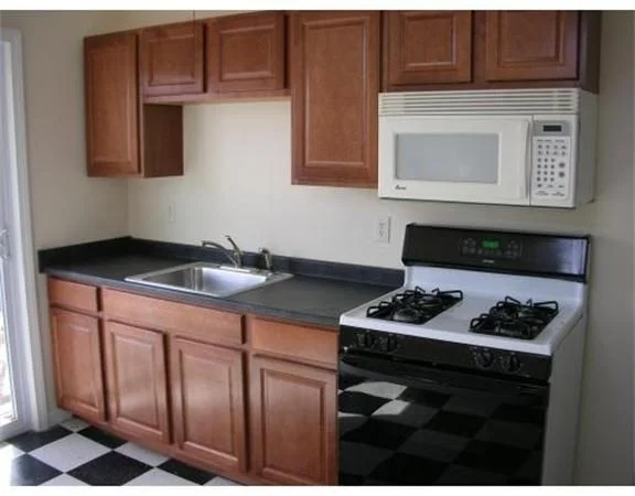 1 bed, 1 bath apartment for rent at 88 North Main Unit 5, Westford — photo 2 of 5