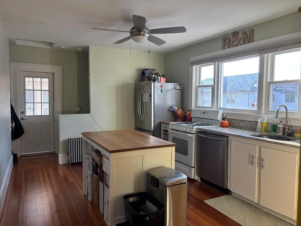 2 bed, 1 bath apartment for rent at 88 Quincy St Unit 2, Tufts University — photo 3 of 17