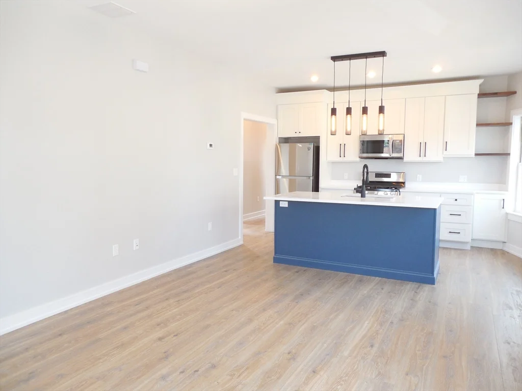 3 bed, 2 bath apartment for rent at 88 School St Unit B, Watertown — photo 3 of 18