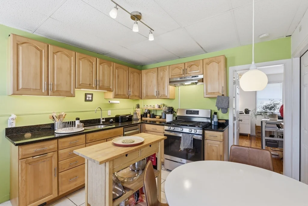 3 bed, 1 bath apartment for rent at 88 Vernal St Unit A, Everett — photo 5 of 18
