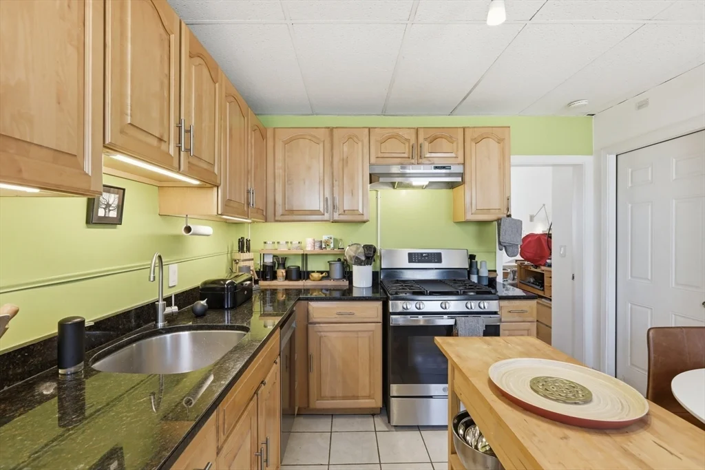 3 bed, 1 bath apartment for rent at 88 Vernal St Unit A, Everett — photo 4 of 18