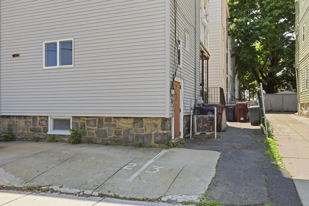 3 bed, 1 bath apartment for rent at 88 Vernal St Unit A, Everett — photo 17 of 18