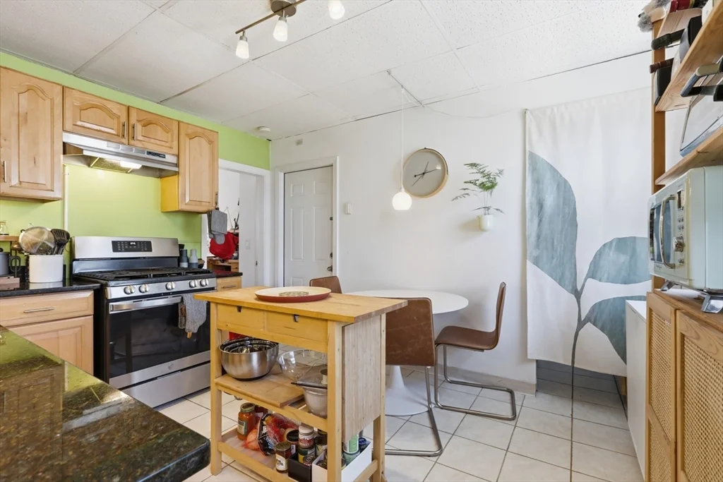 3 bed, 1 bath apartment for rent at 88 Vernal St Unit A, Everett — photo 7 of 18