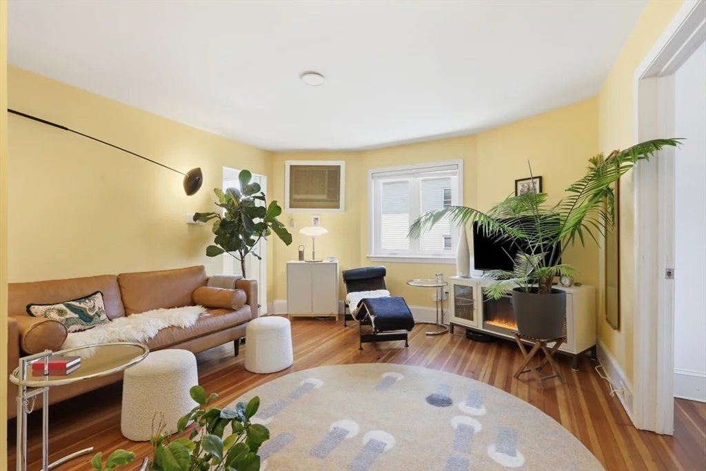 3 bed, 1 bath apartment for rent at 88 Vernal St Unit A, Everett — photo 3 of 18