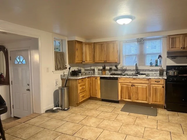 4 bed, 1 bath apartment for rent at 88 Wahconah St Unit -, Pittsfield — photo 4 of 17