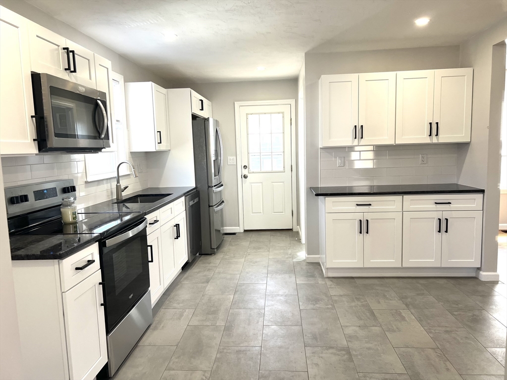 3 bed, 1 bath apartment for rent at 88 Water Unit 1, Milford — photo 4 of 23