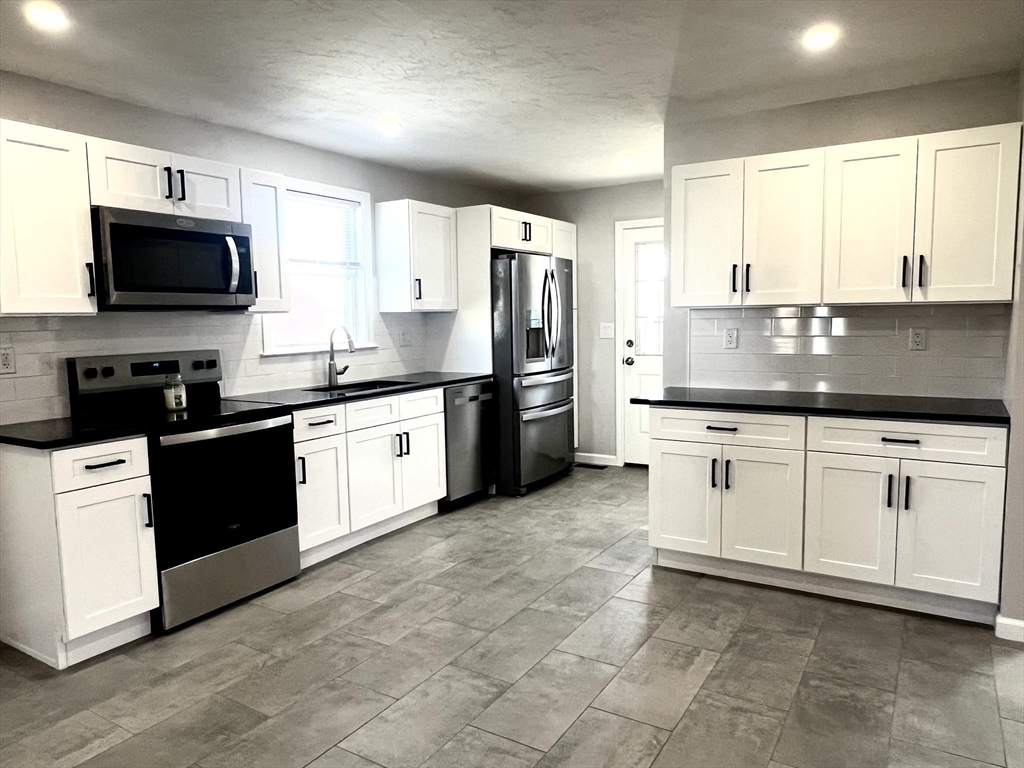 3 bed, 1 bath apartment for rent at 88 Water Unit 1, Milford — photo 3 of 23
