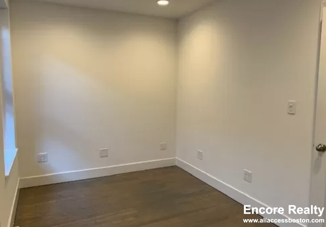 2 bed, 1 bath apartment for rent at 88 West Cedar St Unit 2D, Beacon Hill — photo 8 of 8