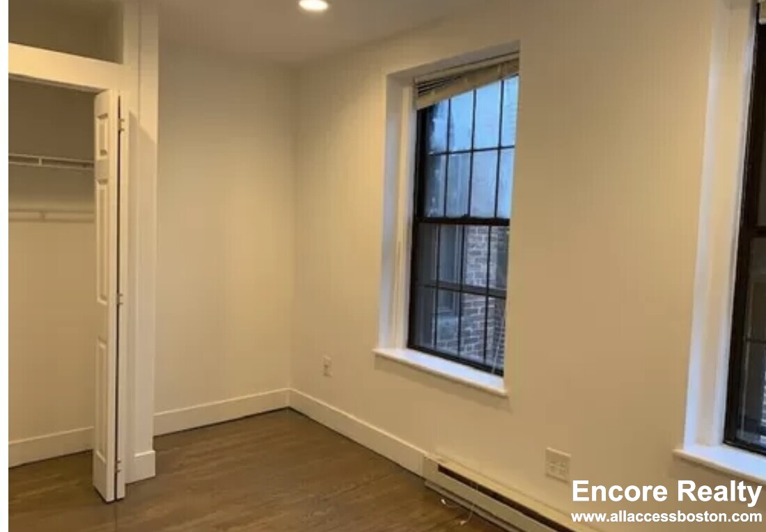 2 bed, 1 bath apartment for rent at 88 West Cedar St Unit 2D, Beacon Hill — photo 6 of 8