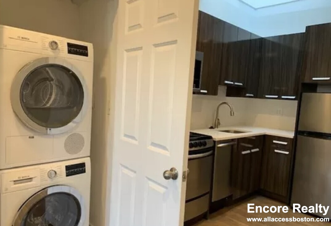 2 bed, 1 bath apartment for rent at 88 West Cedar St Unit 2D, Beacon Hill